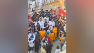 Devendra Fadnavis visited Gajanan Maharaj Sansthan