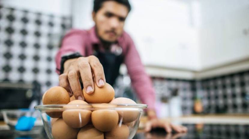 Should Eggs Be Kept In The Fridge Or Outside Know What Is The Right 