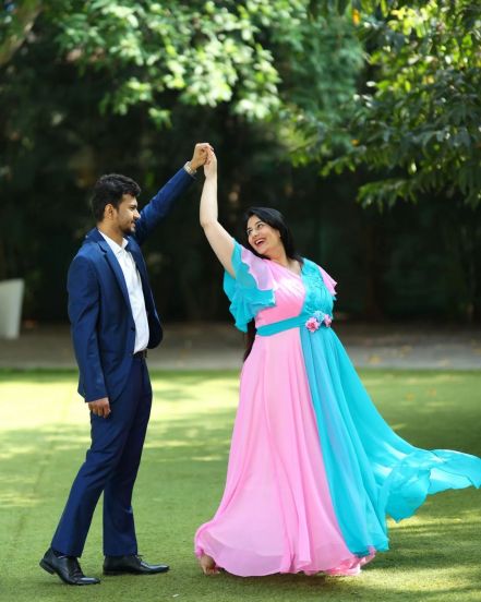 Sai Lokur Maternity Photoshoot
