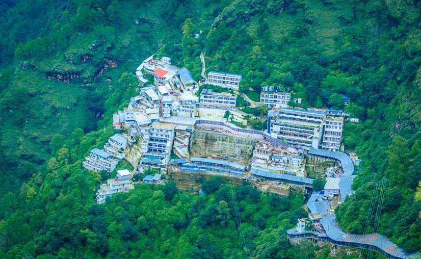 दरवर्षी, या ठिकाणी लाखो भाविक दर्शनासाठी येत असतात.