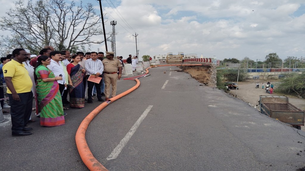 Minister Bharti Pawar inspected flyover