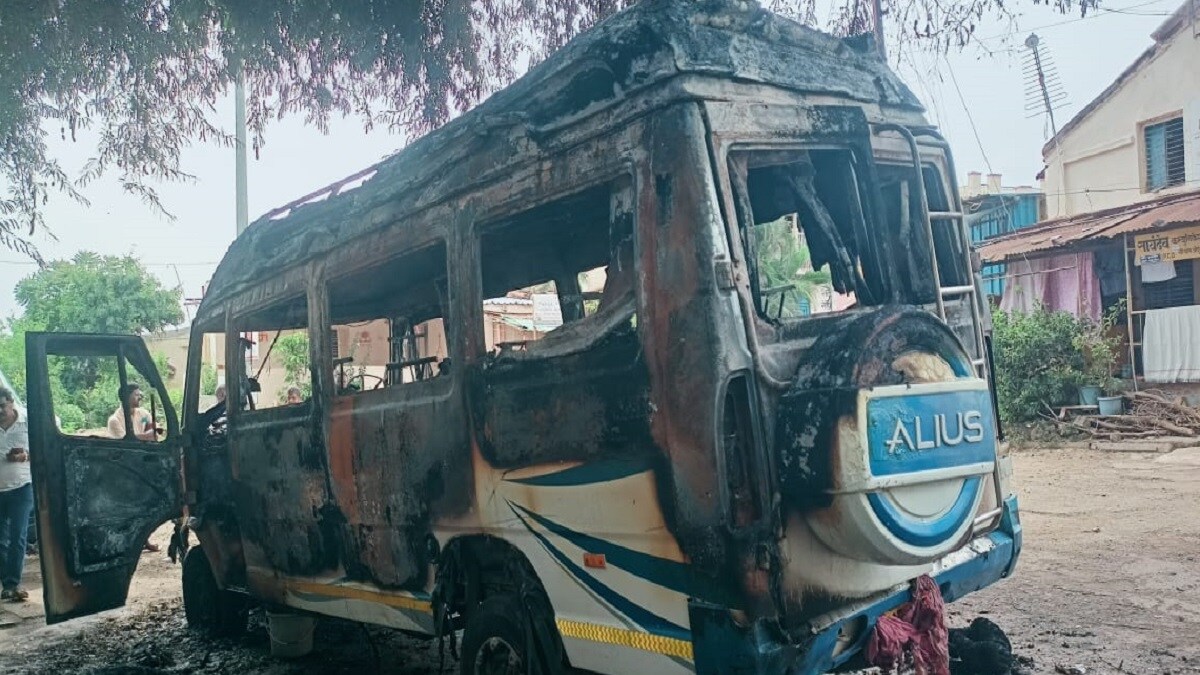 Minibus fire in Audumber