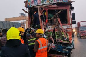 Four injured in horrific accident on Mumbai-Nashik highway