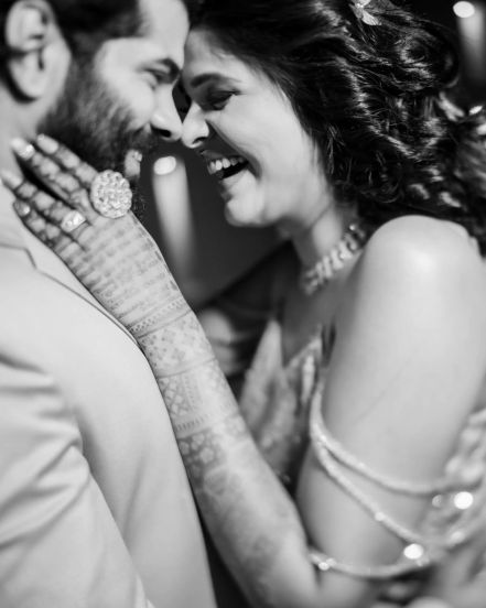 akshaya-deodhar-hardeek-joshi-wedding-anniversary