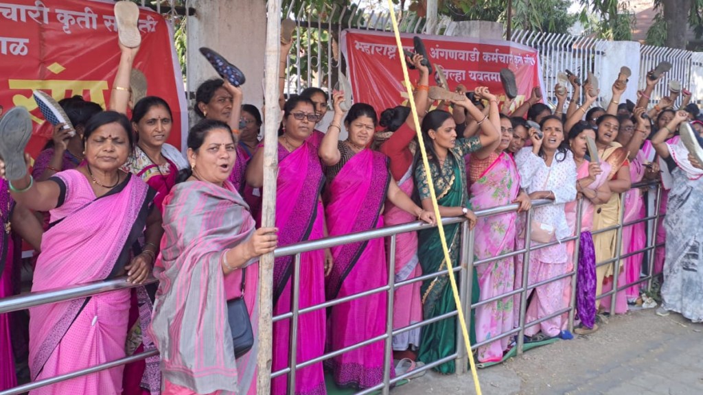 The agitation of Anganwadi workers in the state has started