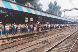 passengers fed up due to daily delay services of local service on central railway