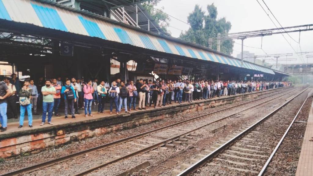 passengers fed up due to daily delay services of local service on central railway