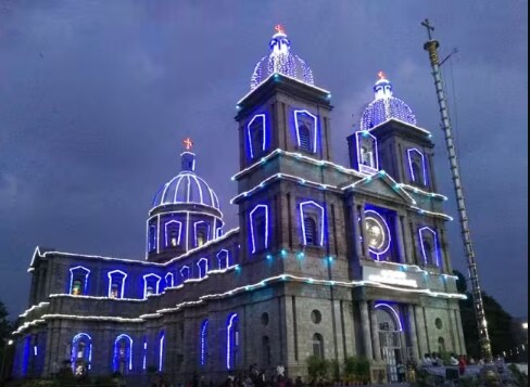 नाताळाच्या दिवशी बंगरूळूमधील सगळ्या चर्चना आकर्षक रोषनाई केली जाते.