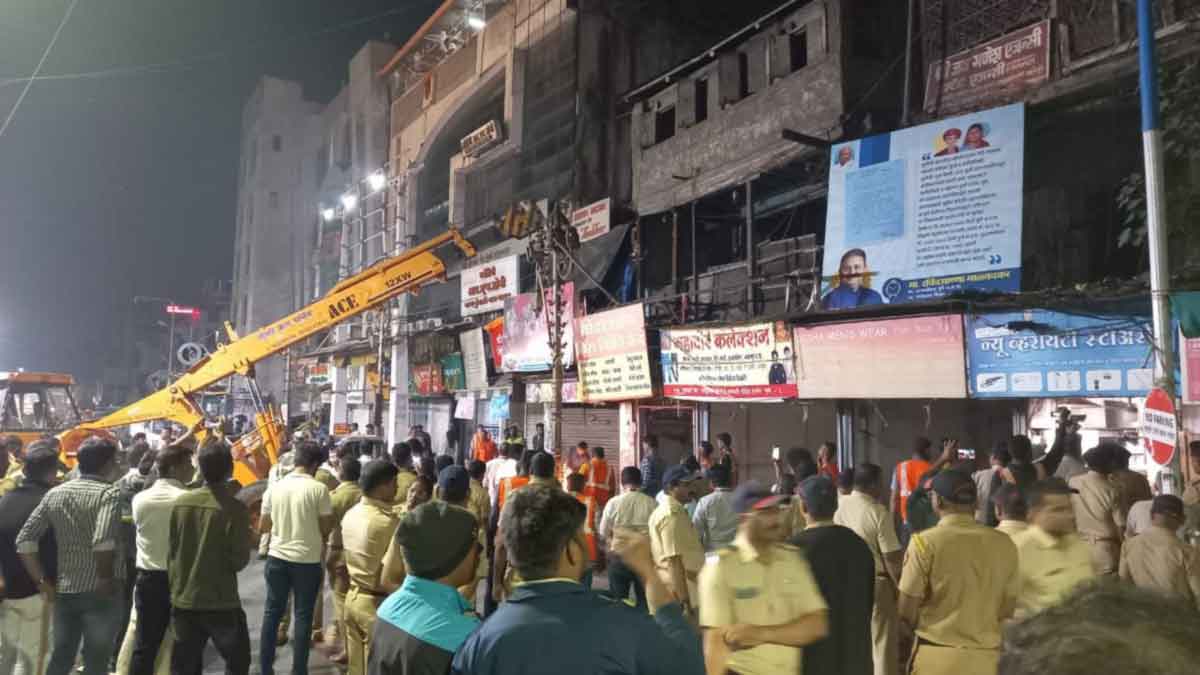 pune municipal corporation demolished bhidewada in the night under police protection