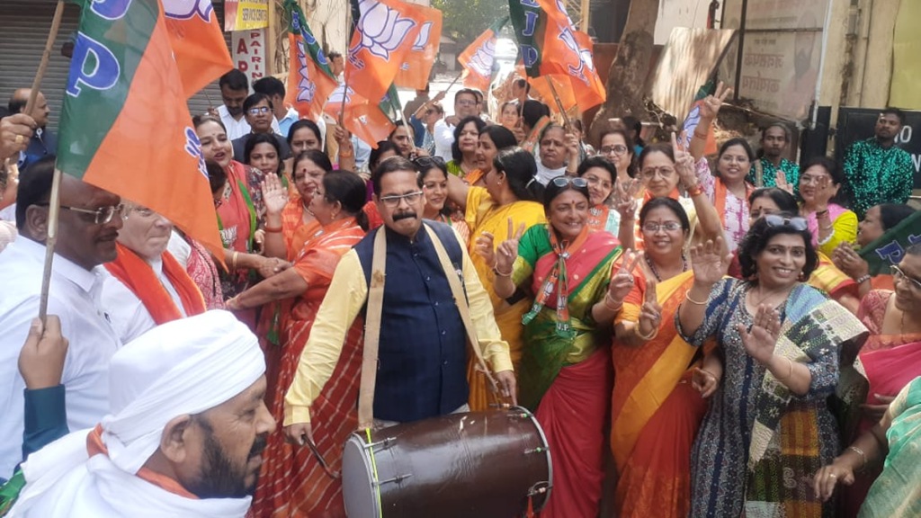 assembly elections celebrating dhol tasha BJP office Dhantoli