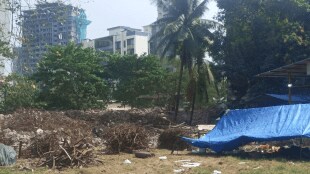 Tatanagar building Chunabhatti, demolished mill workers demanding government arrange alternative shelter mumbai