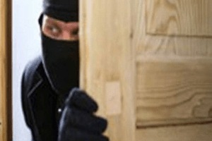 Increase number burglars breaking locked houses elite slums various parts Dombivli