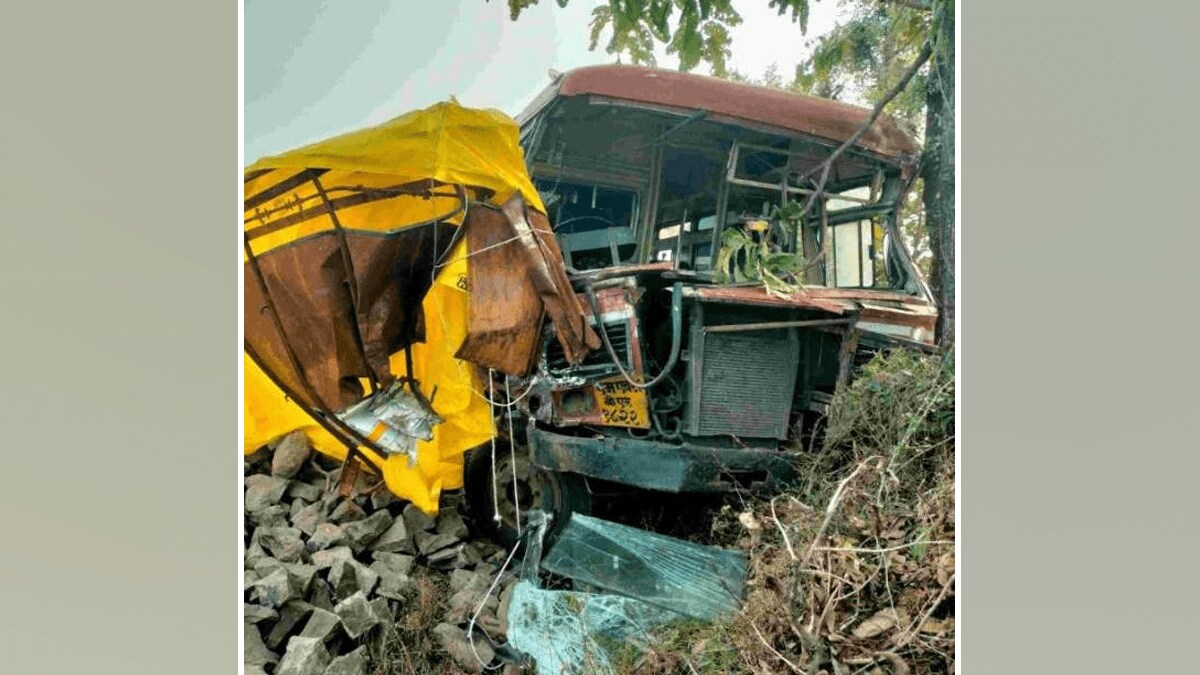 Accident goods vehicle st bus chikhli buldhana