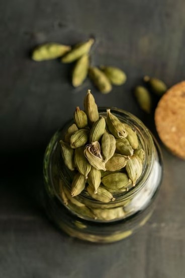 cardamom-milk-benefits