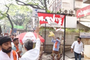 sainath babar, mns stone pelting at jm road, stone pelting on english name boards of shops, pune stone pelting on english name boards by mns