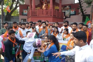 bjp youth wing agitation news in marathi, priyank kharge news in marathi, priyank kharge statement on veer savarkar pune