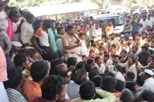 solapur onion farmers agitation news in marathi, onion auction stopped in solapur news in marathi