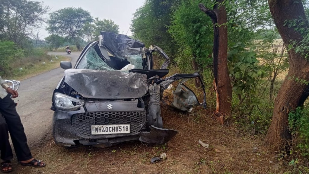 bhandara car accident, 2 died and 3 injured in car accident