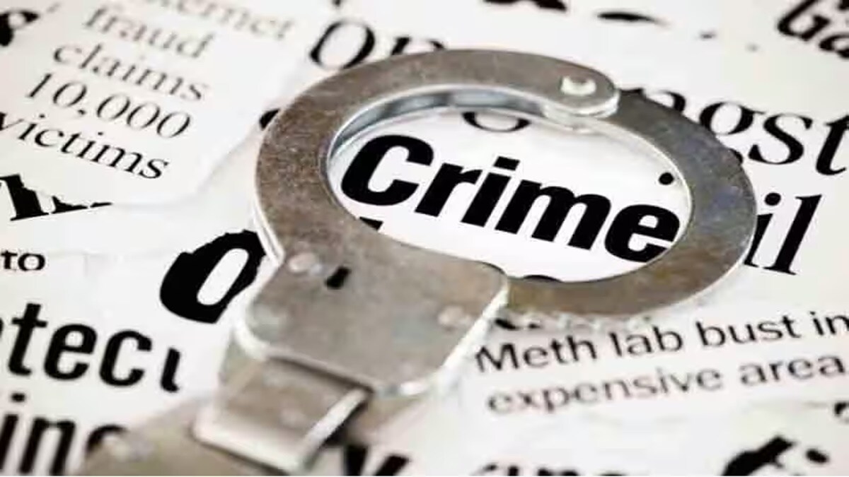 wife stabbed by husband in pune, pune crime news, wife suspicion on husband