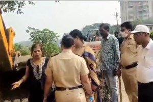 woman opposed concretization work, concretization work of shilphata to umbarli road