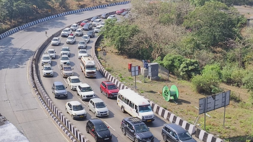 mumbai pune expressway traffic jam news in marathi, lonavala traffic jam news in marathi,