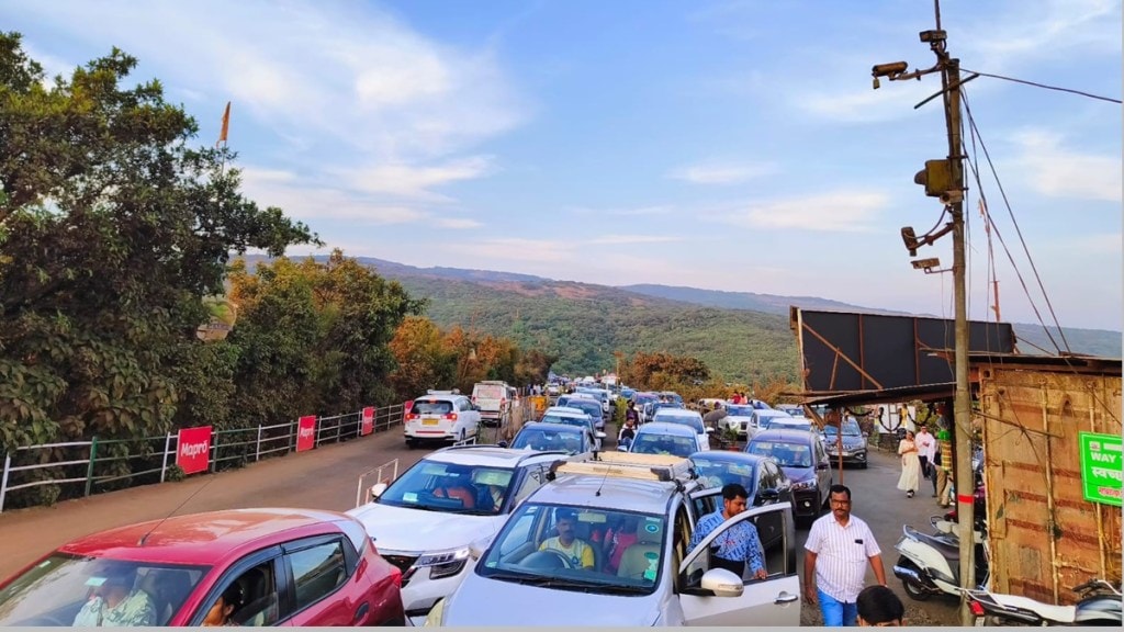 satara latest news in marathi, traffic jam in mahabaleshwar news in marathi
