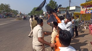 chhagan bhujbal black flags news in marathi, maratha protesters shown black flags