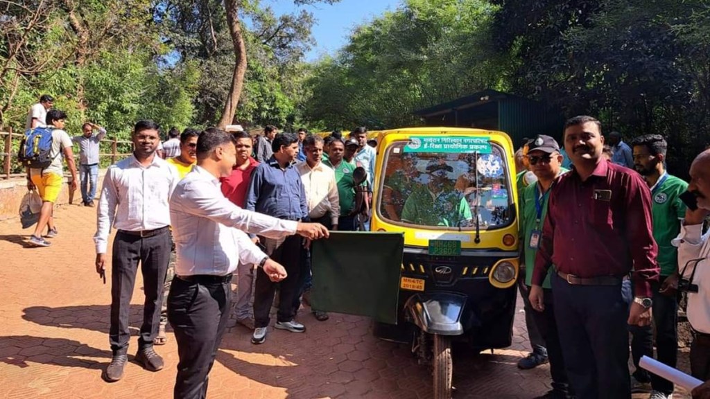 alibag matheran rickshaw pullers news in marathi, rickshaw pullers did not get e rickshaw by the contractors news in marathi