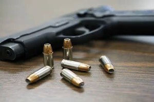 pimpri man ordered 4 pistols, 4 pistols ordered from madhya pradesh in pimpri