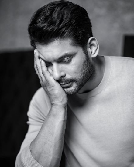 celebrities-Who-suffered-heart-attack-at-young-age
