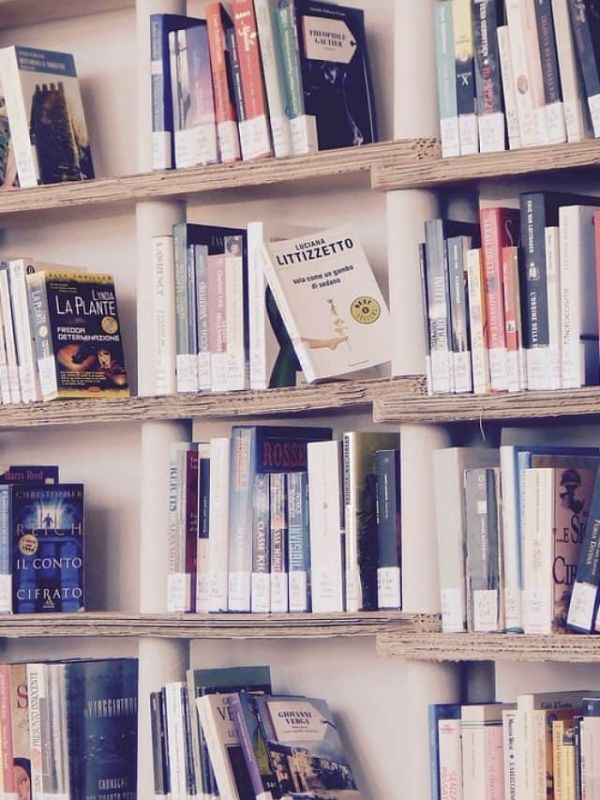 cropped-books-1617327_1280.jpg
