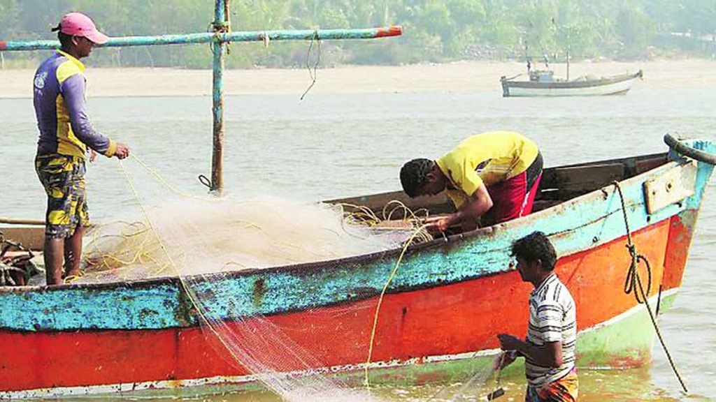25 crore refunds fishermen 2021 arrears government, fishermen financial crisis uran