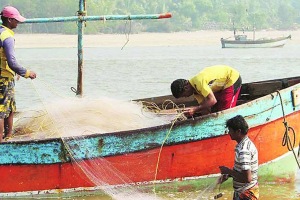 25 crore refunds fishermen 2021 arrears government, fishermen financial crisis uran