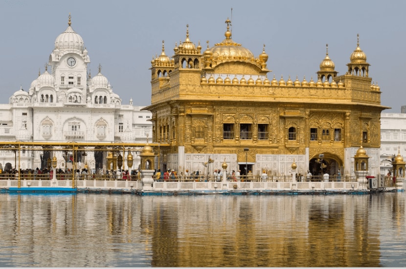 पंजाबमधील अमृतसरमध्ये स्थित गोल्डन टेम्पल शीख लोकांचे श्रद्धास्थान मानले जाते.