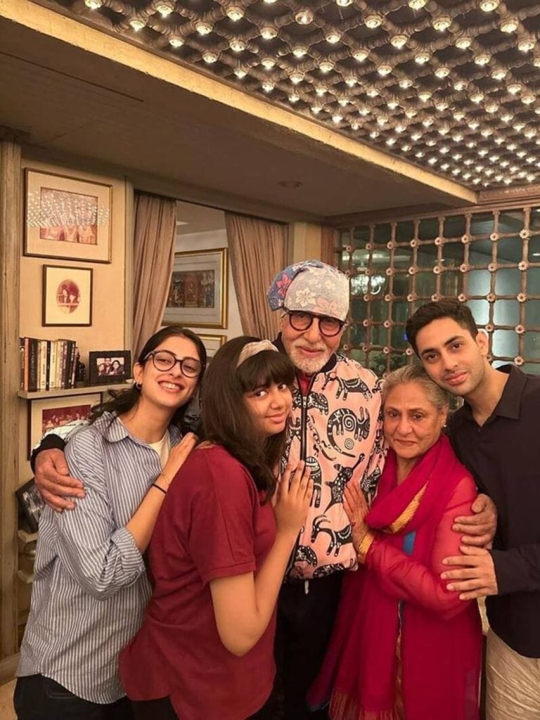 Bachchan Family | Bachchan Family News | Bachchan Family Secret | Aishwarya rai never replies on whatsapp group