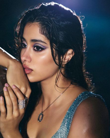 janhvi-kapoor-bold-photoshoot