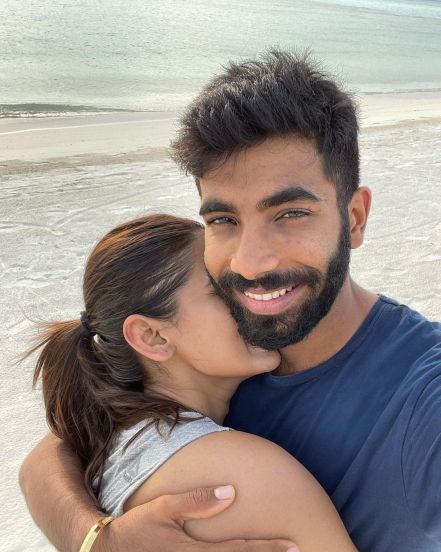 jaspirt bumrah and sanjana ganesan 4