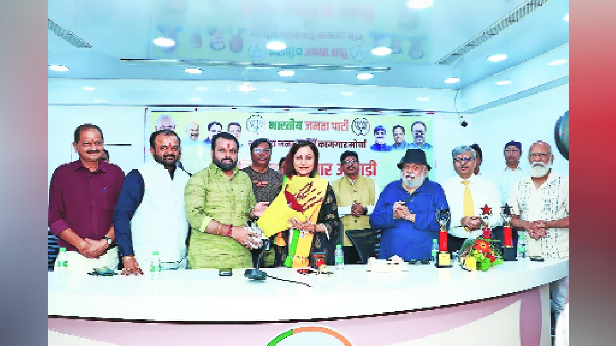 Actress Kishori Shahane as Senior Vice President of BJP chitrapat Aghadi
