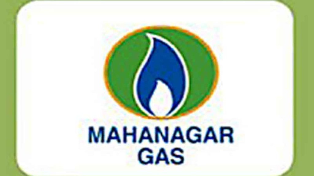 Leakage in Mahanagar gas line during sewerage work