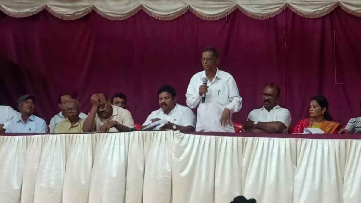 elected representatives opt to attend meeting organized against the public hearing incourse If the erecting of vadhvan port