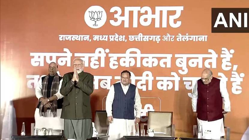 “या निवडणुकीत देशाला जातीजातींमध्ये वाटण्याचा खूप प्रयत्न झाला. पण, मी सातत्याने म्हणत होतो की माझ्यासाठी देशात चारच जाती सर्वात मोठ्या आहेत. जेव्हा मी या चार जातींबाबत बोलतो, तेव्हा आपली स्त्रीशक्ती, युवा शक्ती, आपले शेतकरी आणि आपले गरीब कुटुंब या चार जातींना सशक्त केल्यामुळेच फक्त देश सशक्त होऊ शकतो”, असं मोदींनी सांगितलं.