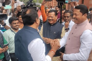 Parliament Winter Session 2023 Nana Patole, Ashish Shelar's handshake Sanjay Shirasath taunts discussion