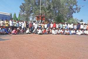 angry farmers protested by stopping auctions after central government bans onion exports