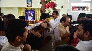 Pankaja munde, Dhananjay Munde, beed