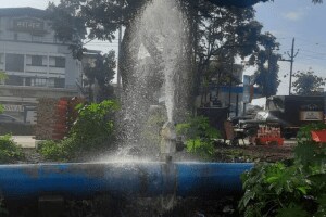 water pipe leaked Liberty garden front BMC office Malad affected water supply some parts Malad mumbai