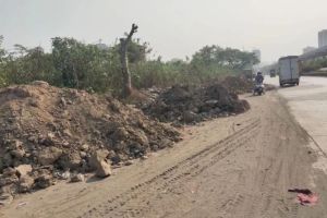 road debris of Mumbai is again being put in Thane Bay area
