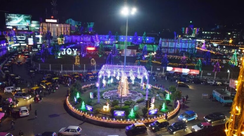 मेघालयातील शिलाँग शहरात ख्रिश्चनांची मोठी लोकसंख्या आहे. येथे नाताळ मोठ्या थाटामाटात साजरा करतात.