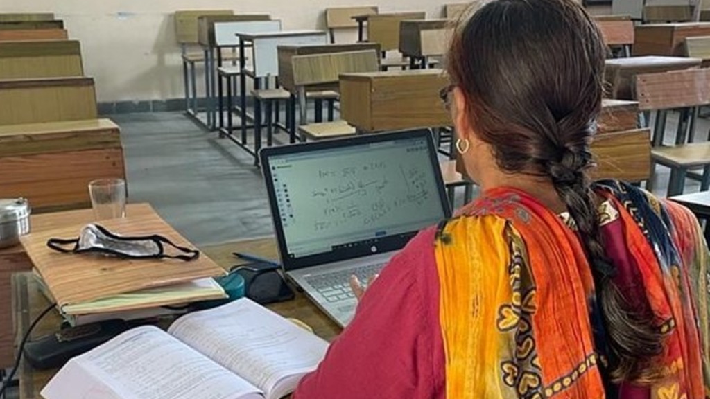Online attendance increases teachers' headaches, lack of internet, server down problem amravati