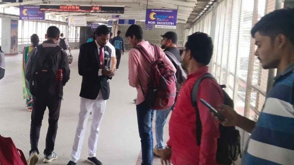 Arrest session of passengers traveling without tickets at Central and Western Railway stations Mumbai news