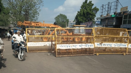 Traffic jams collapse railway flyover Indore-Pune National Highway Manmad